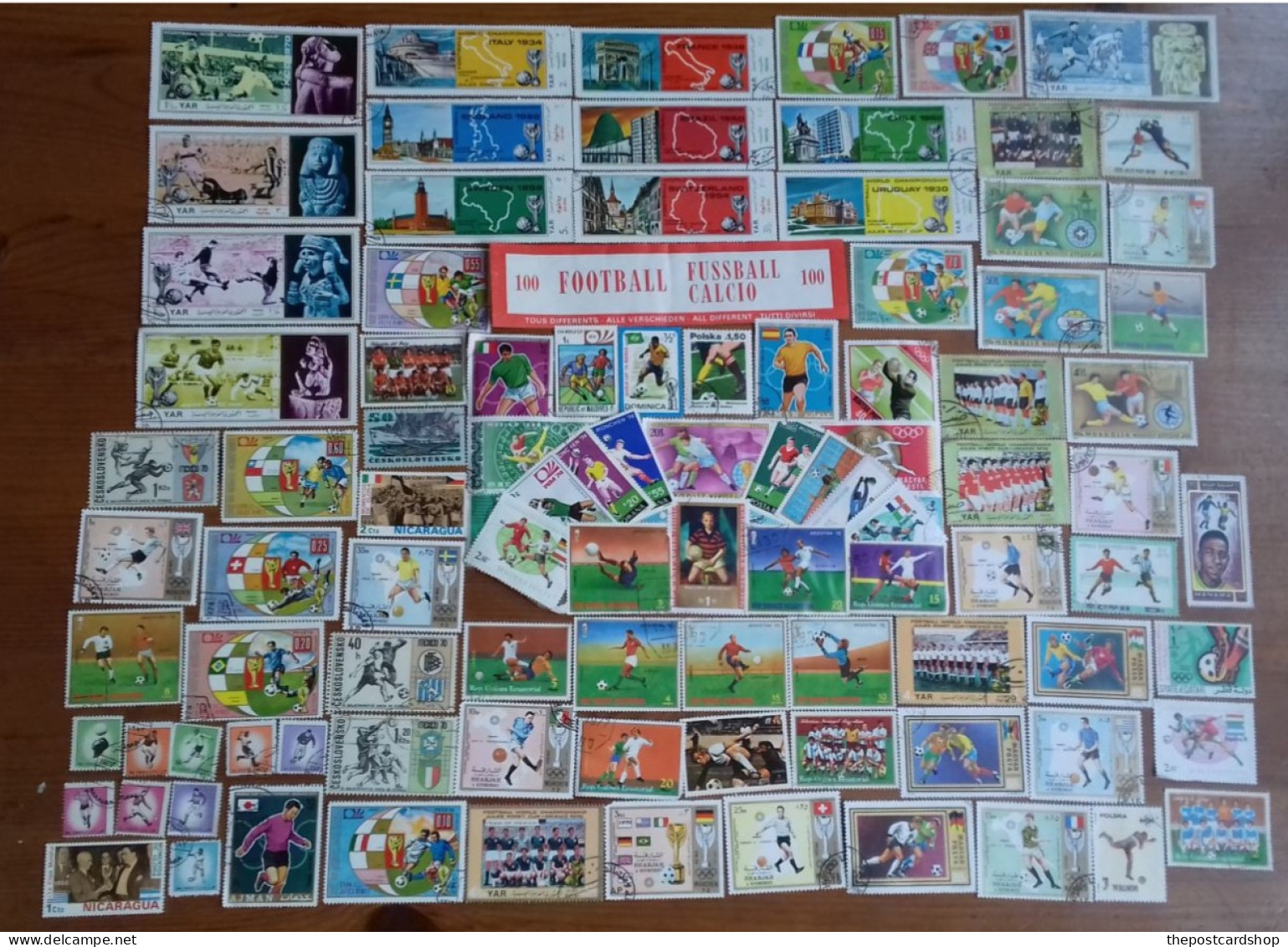 100 DIFFERENT FOOTBALL SOCCER STAMPS ALL ARE ALMOST FROM 50 YEARS AGO PELE BOBBY MOORE ETC - Usados