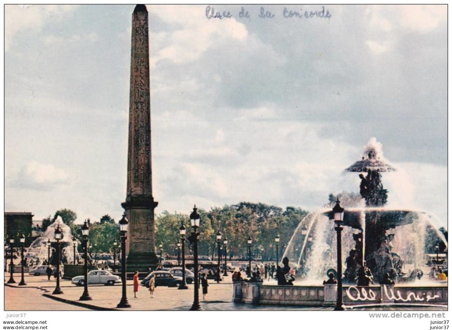 2 CartesParis, Place De La Concorde & Rotisserie Perigourdine, Voitures Fiat 500,Renault, Simca, Peugeot , Panhard PL 17 - Cafés, Hôtels, Restaurants