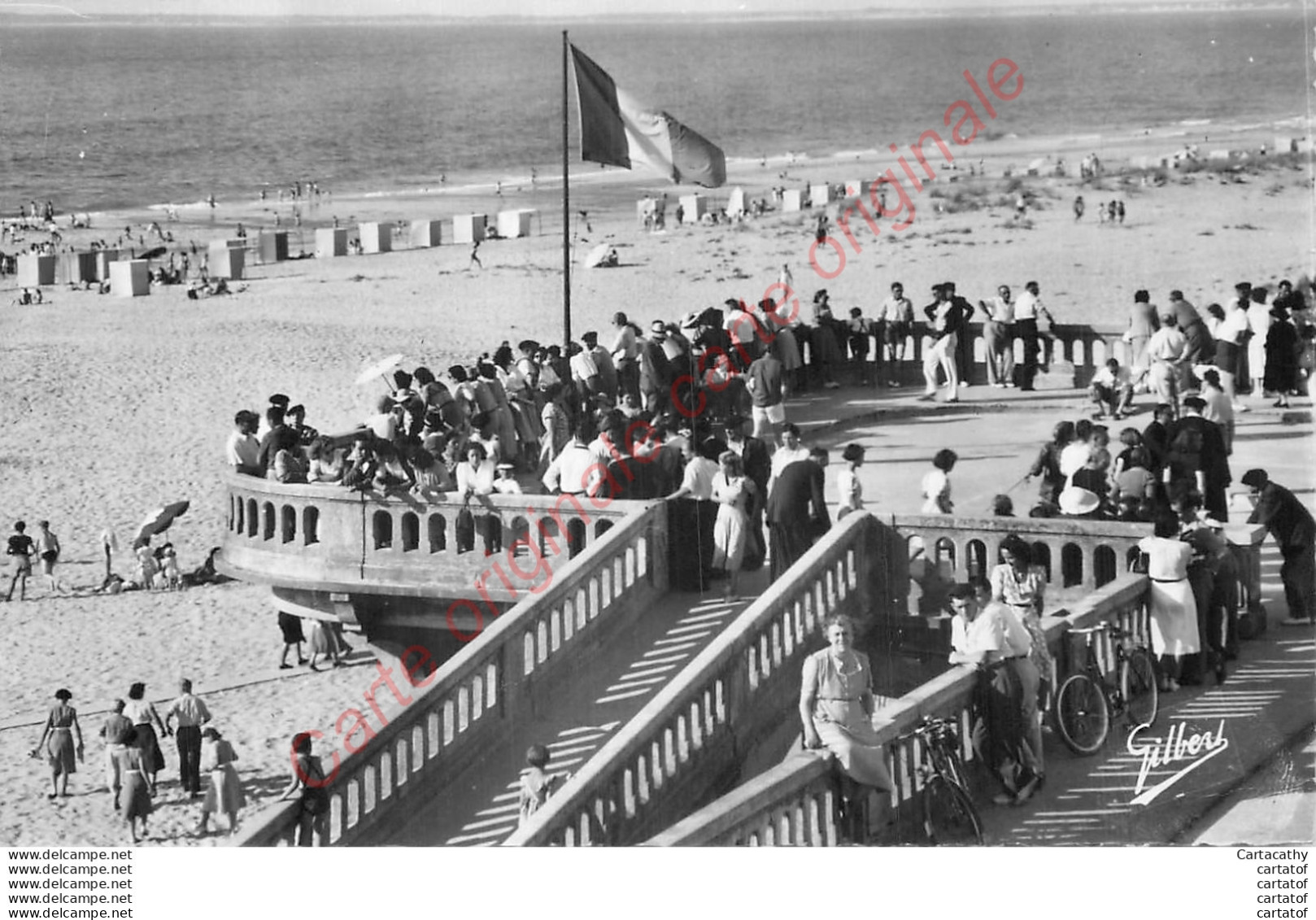 33.  SOULAC SUR MER .  Sur Le POnton . Vue De La Plage . - Soulac-sur-Mer