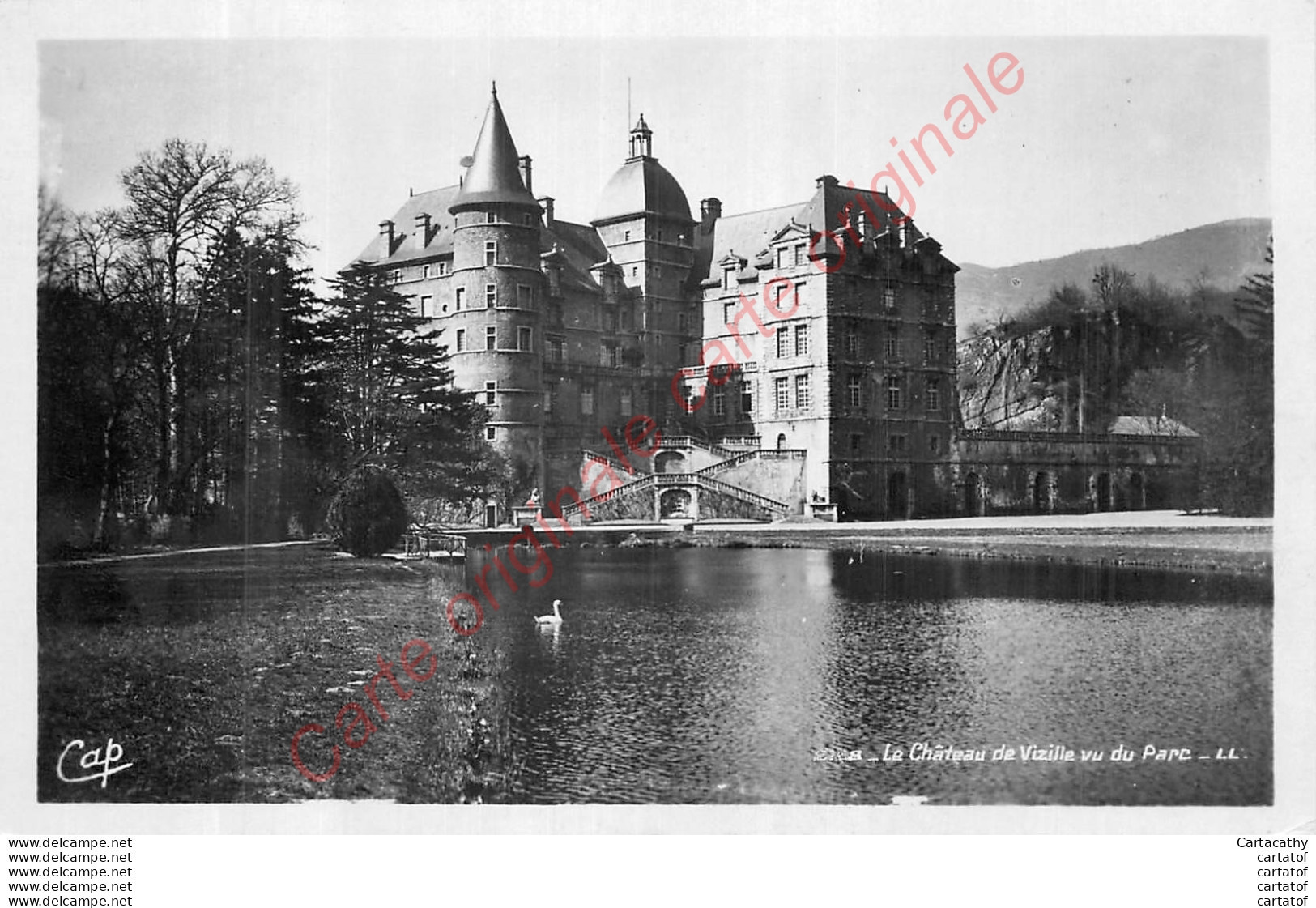 38. Le Château De VIZILLE Vu Du Parc . - Vizille