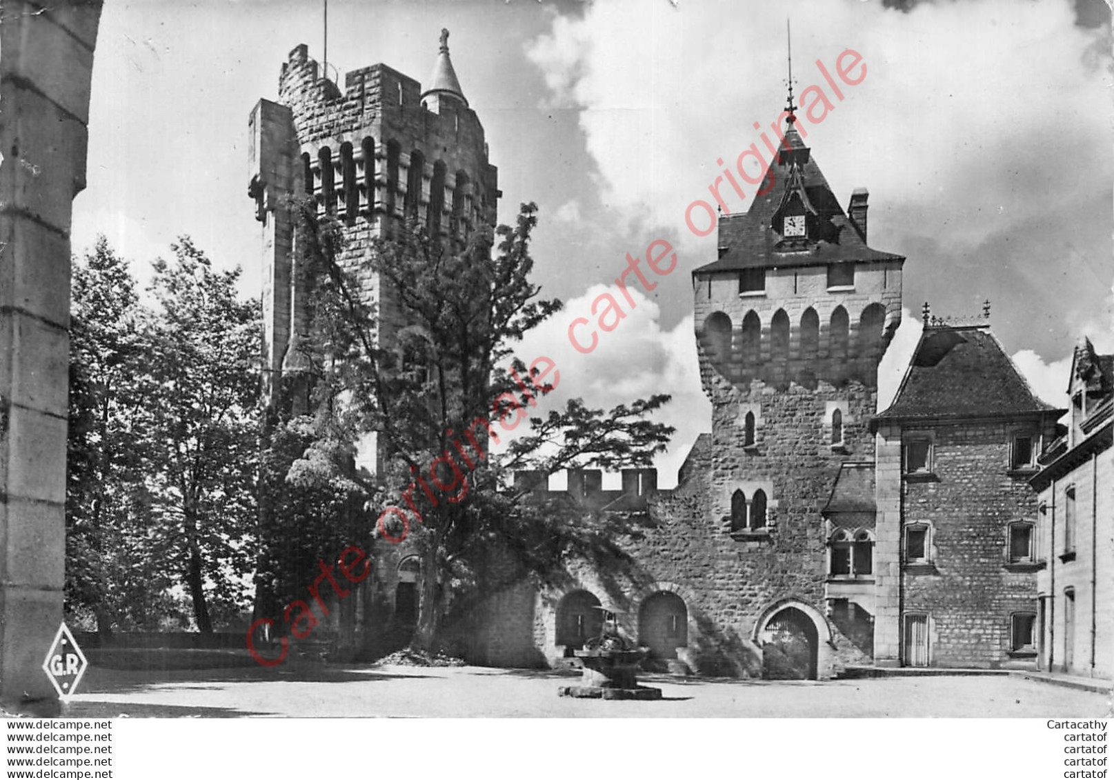 71.  MONTCEAU LES MINES .  Le Château Du Plessis . Vue Intérieure . - Montceau Les Mines