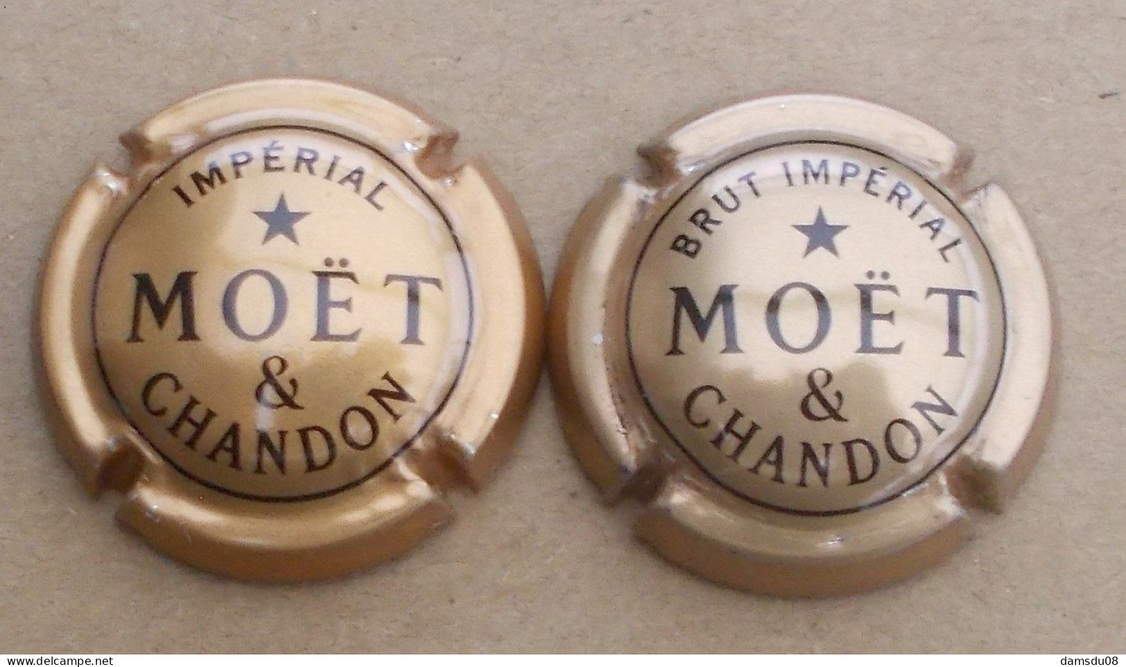 2 Capsules De Champagne Moet Et Chandon - Möt Et Chandon