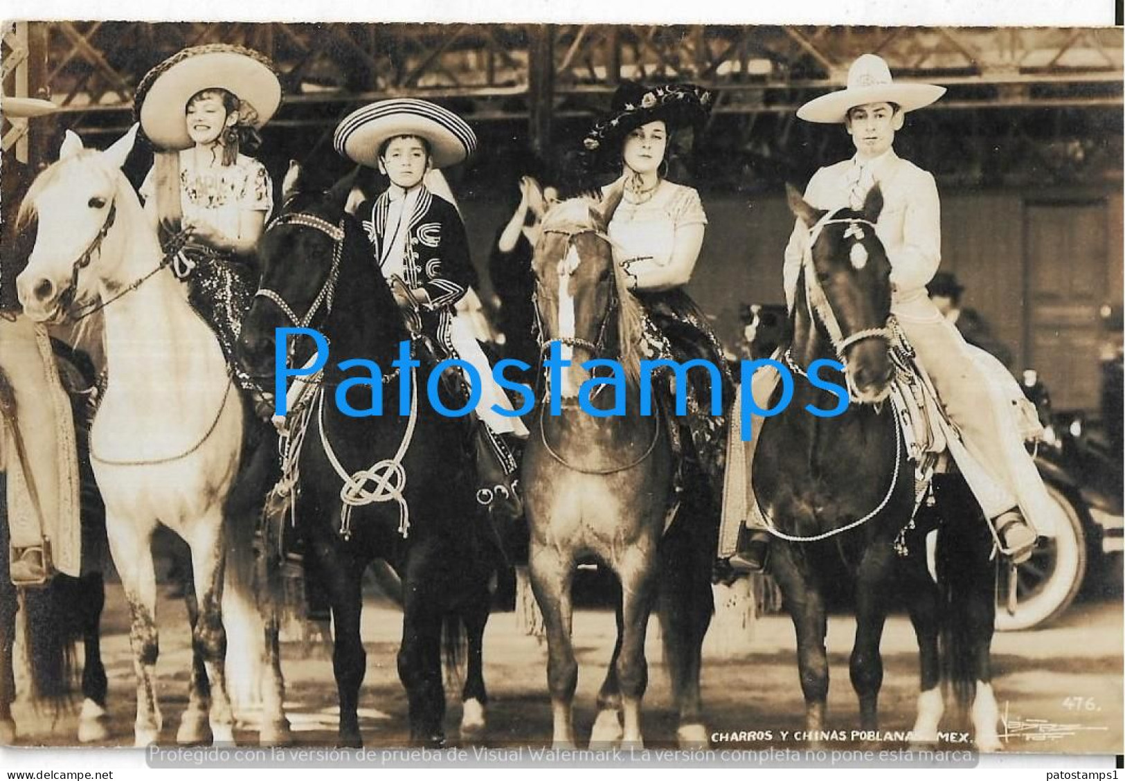 228126 MEXICO COSTUMES CHINAS POBLANAS Y CHARRO IN HORSE POSTAL POSTCARD - Mexique