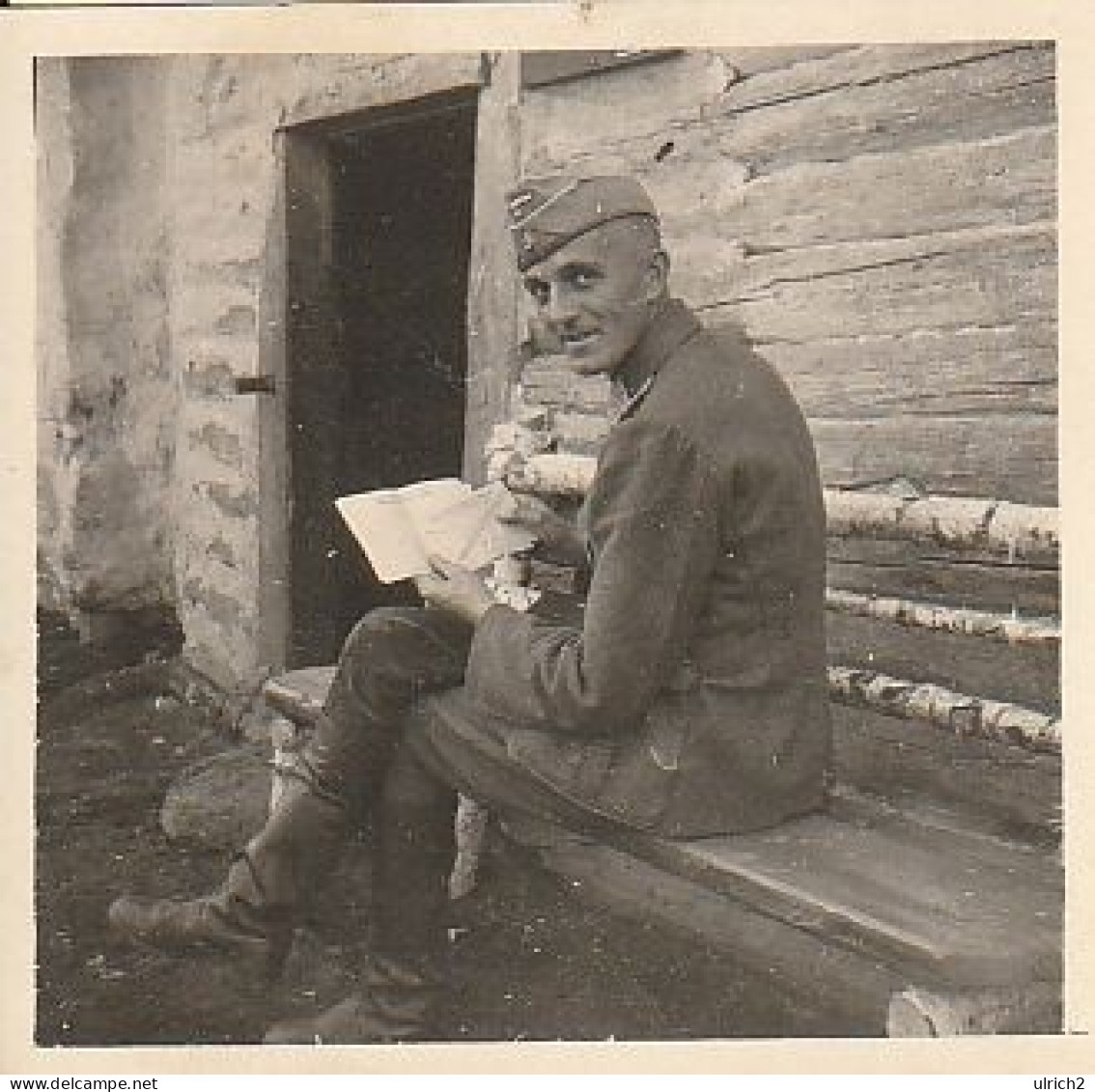 Foto Deutscher Soldat Mit Papieren - Whsl. Russland - 2. WK - 5*5cm  (69145) - War, Military