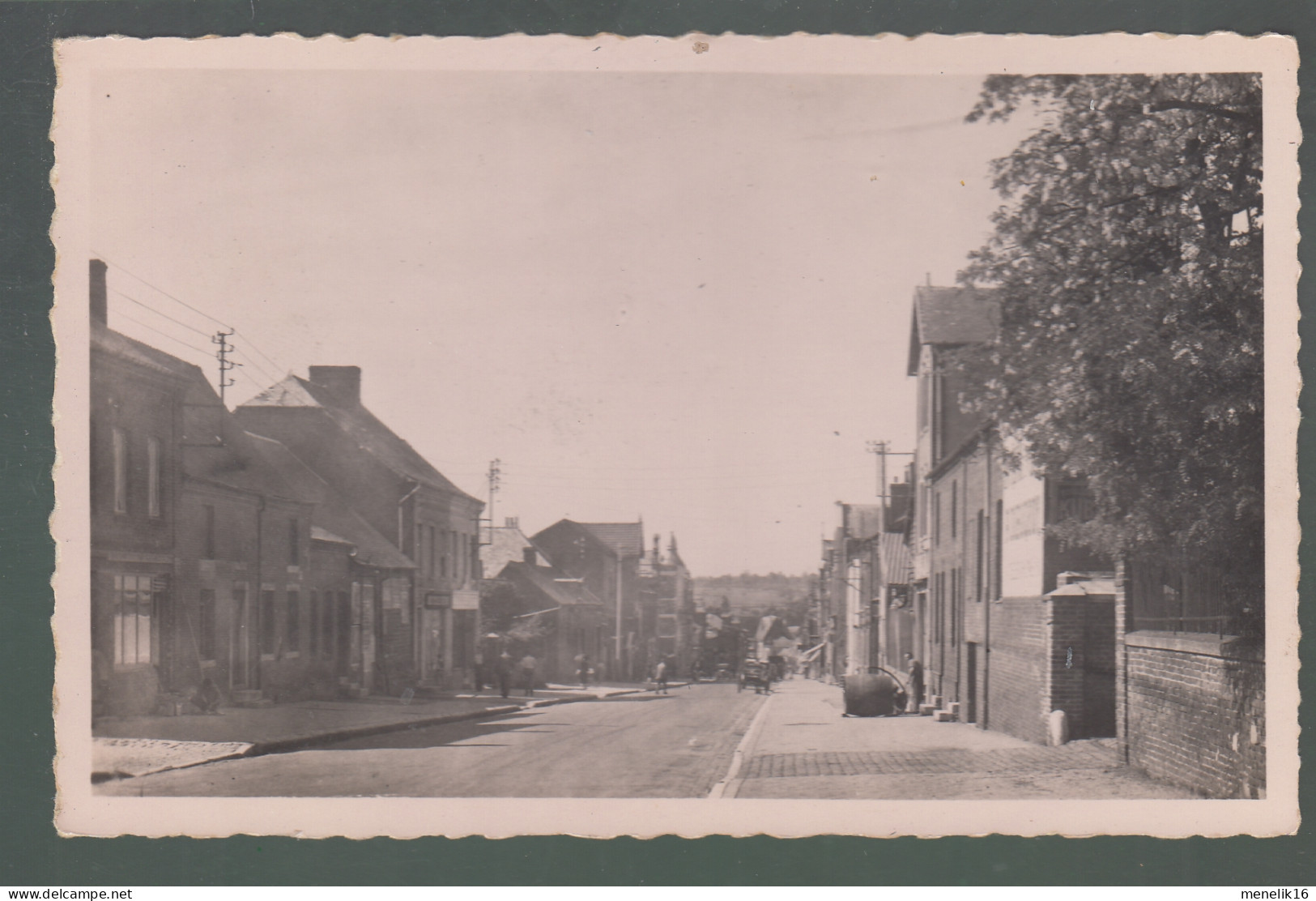 CP - 02 - Hirson - Rue Charleville - Hirson