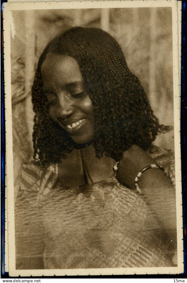 CAMEROUN Fille De Maroua GOETHE GEORGE - Camerun
