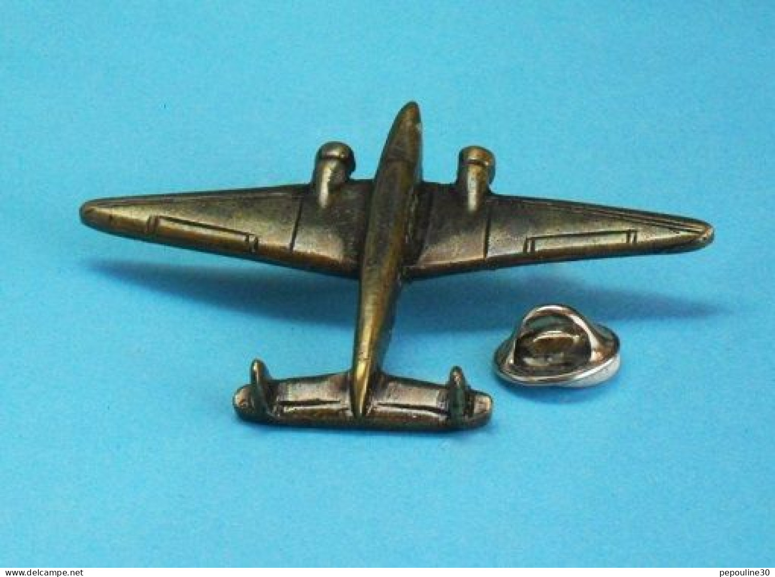 1 PIN'S //   ** AVION / LOCKHEED C-36A ELECTRA ** '3D ** - Militair & Leger