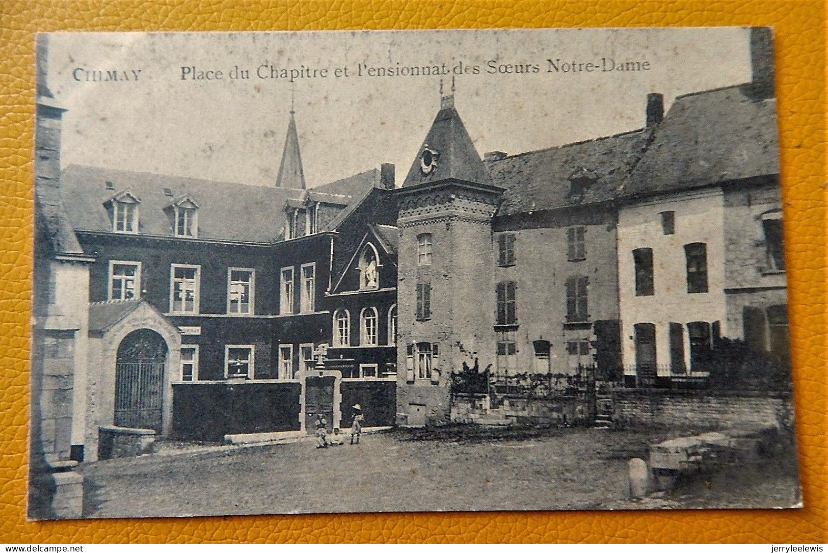 CHIMAY  -  Place Du Chapitre Et Pensionnat Des Soeurs Notre Dame  -  1917  (Feldpost) - Chimay