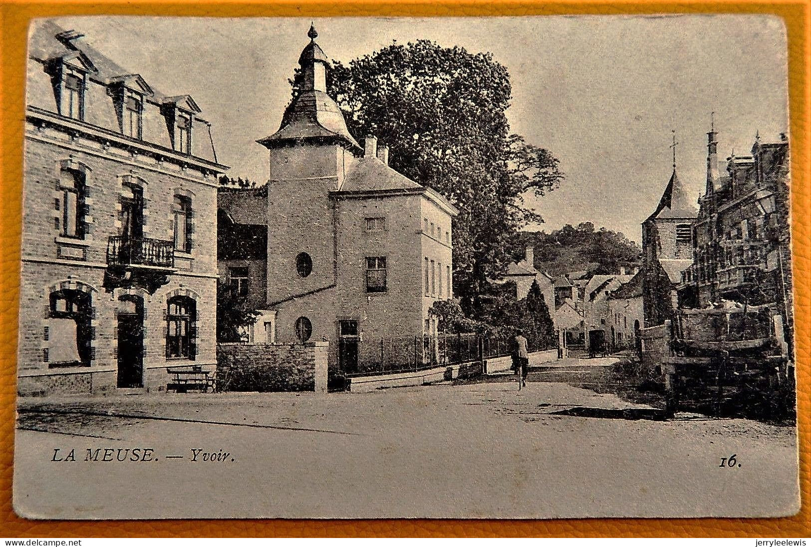 YVOIR -  Eglise Et Centre Du Village - Yvoir