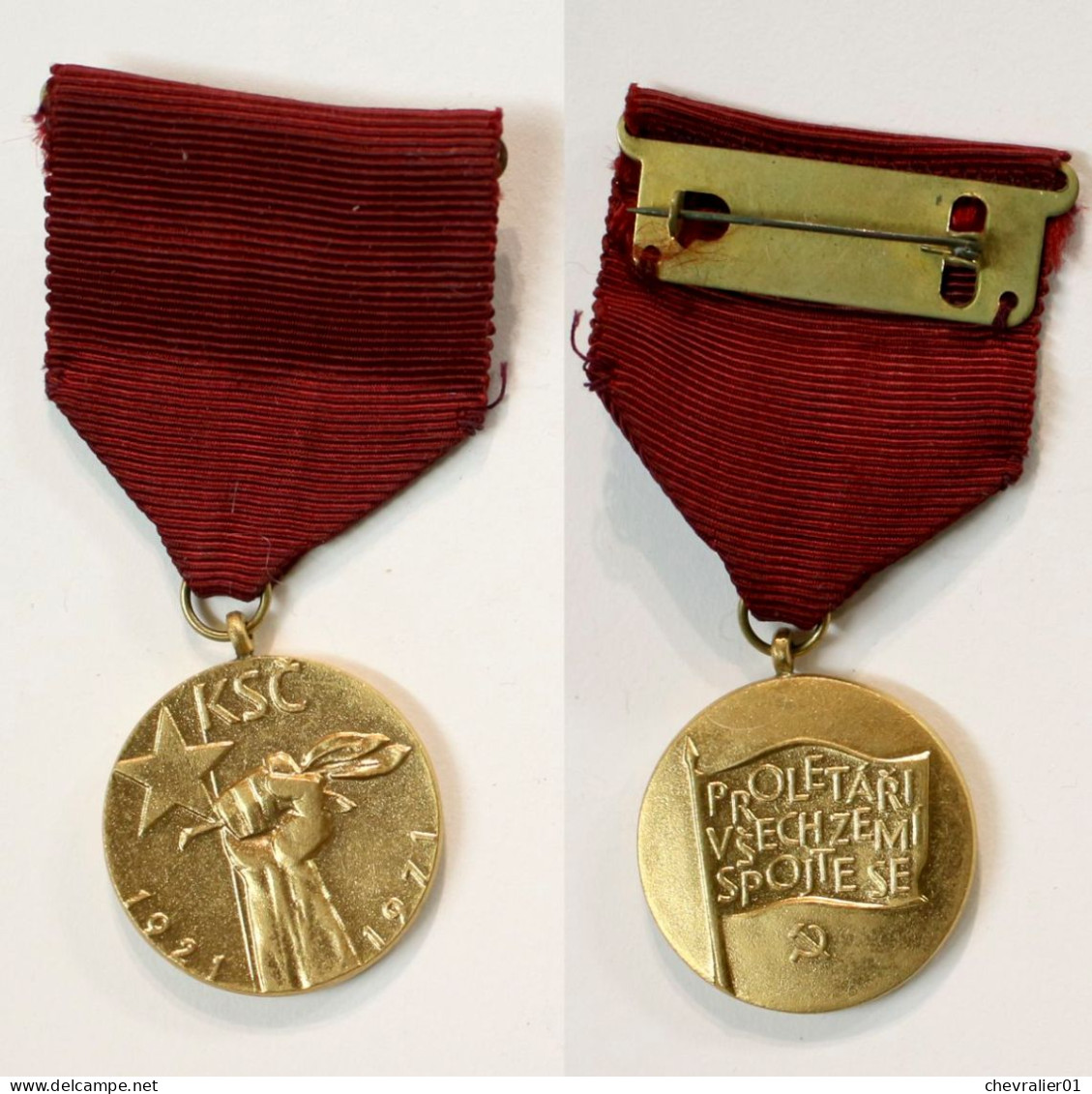 Médaille Tchèque KSČ 1921 1971 PROLETÁŘI VŠECH ZEMÍ SPOJTE SE - Profesionales / De Sociedad