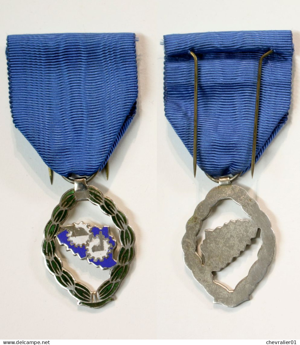 Médaille De Société_BE_006_CGSLB_version Argent_Centrale Générale Des Syndicats Libéraux De Belgique_20-17 - Professionnels / De Société