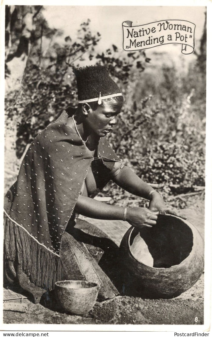 Native South African Woman Mending A Pot Real Photo Old Postcard - Ohne Zuordnung