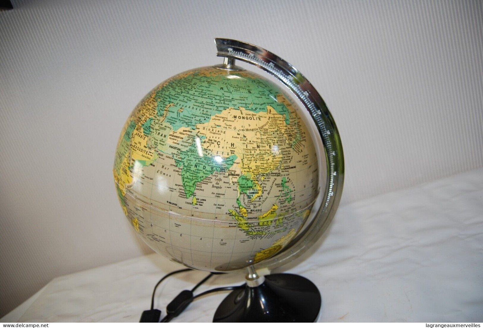 E1 Ancienne Mappemonde - Globe Terrestre - Vintage - Art Populaire