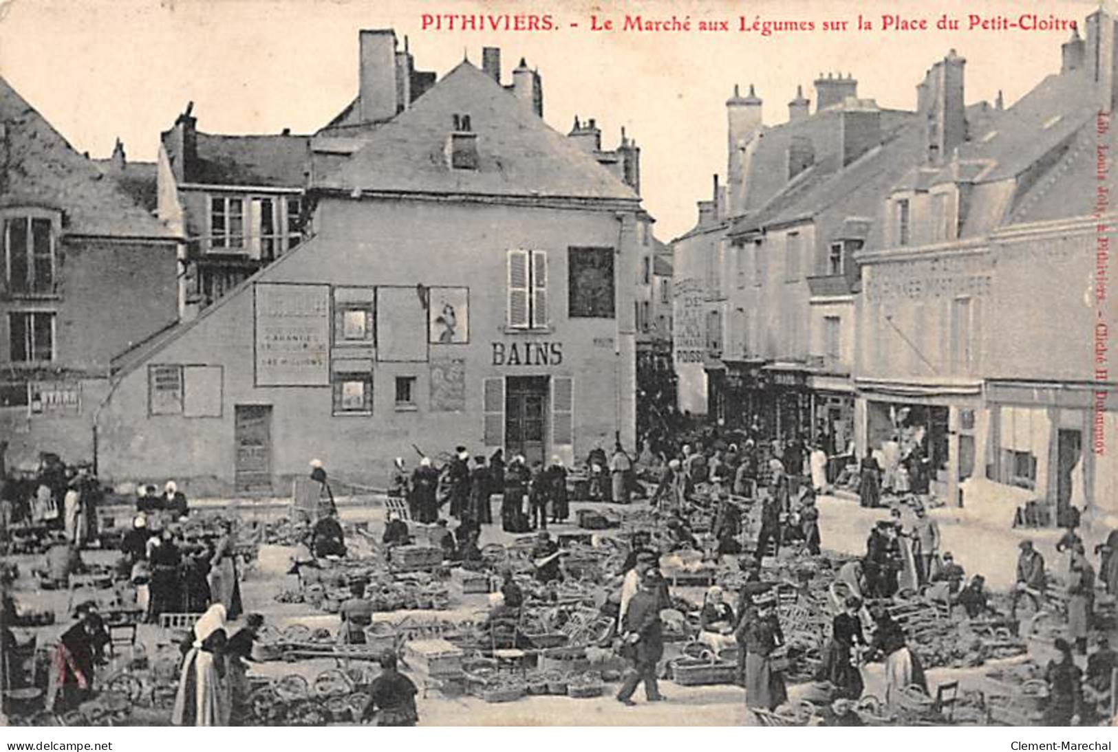PITHIVIERS - Le Marché Aux Légumes Sur La Place Du Petit Cloître - Très Bon état - Pithiviers