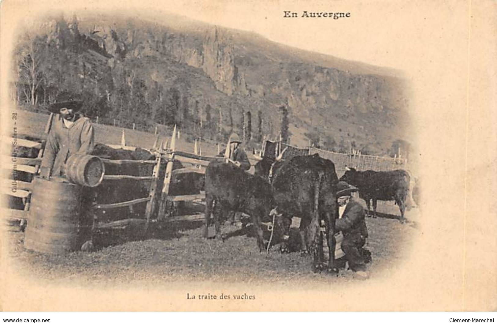 EN AUVERGNE - La Traite Des Vaches - Très Bon état - Auvergne Types D'Auvergne