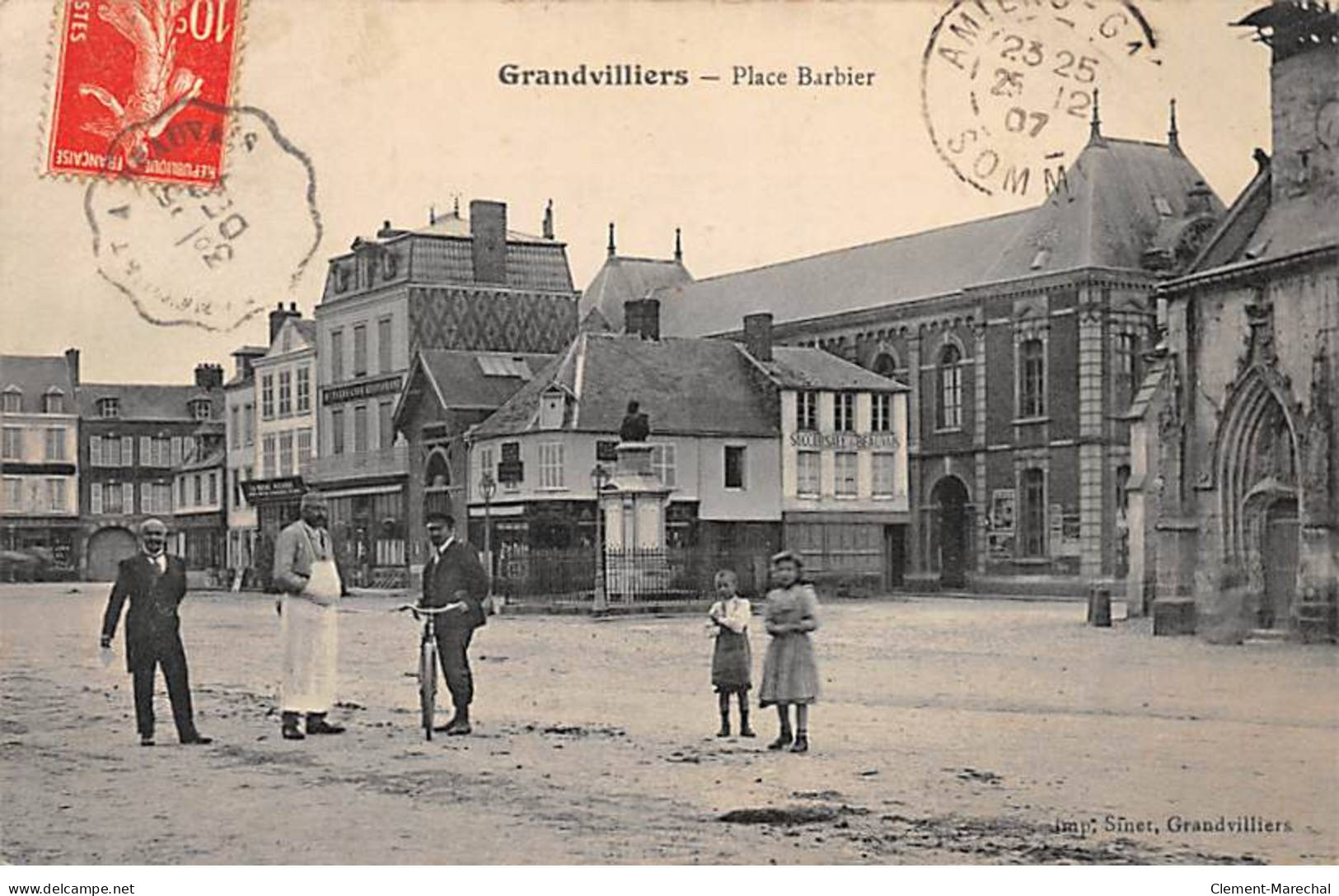 GRANDVILLIERS - Place Barbier - Très Bon état - Grandvilliers