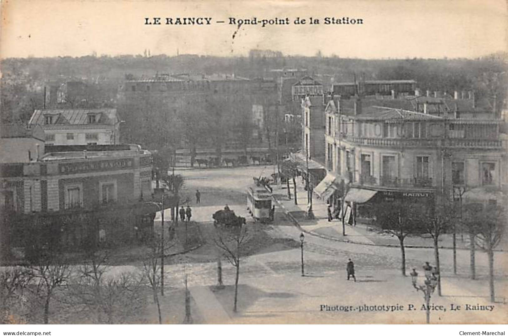 LE RAINCY - Rond Point De La Station - Très Bon état - Le Raincy