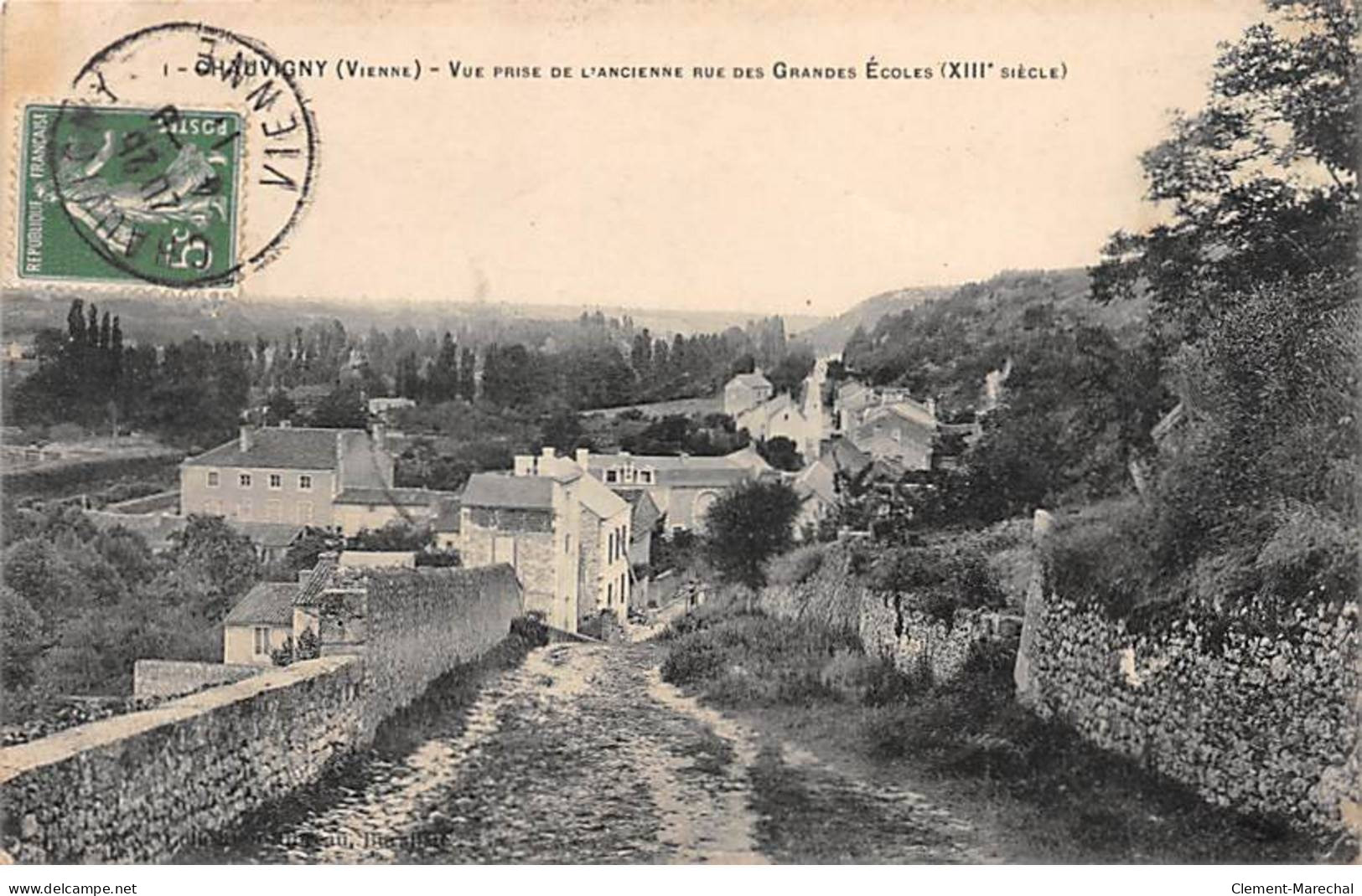 CHAUVIGNY - Vue Prise De L'ancienne Rue Des Grandes Ecoles - Très Bon état - Chauvigny