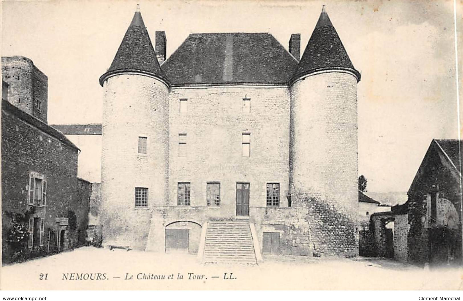 NEMOURS - Le Château Et La Tour - Très Bon état - Nemours