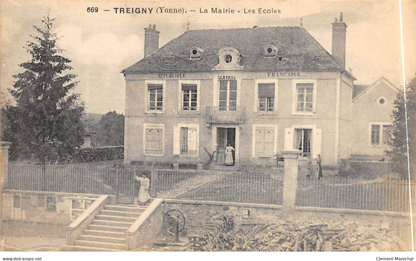 TREIGNY - La Mairie - Les Ecoles - Très Bon état - Treigny