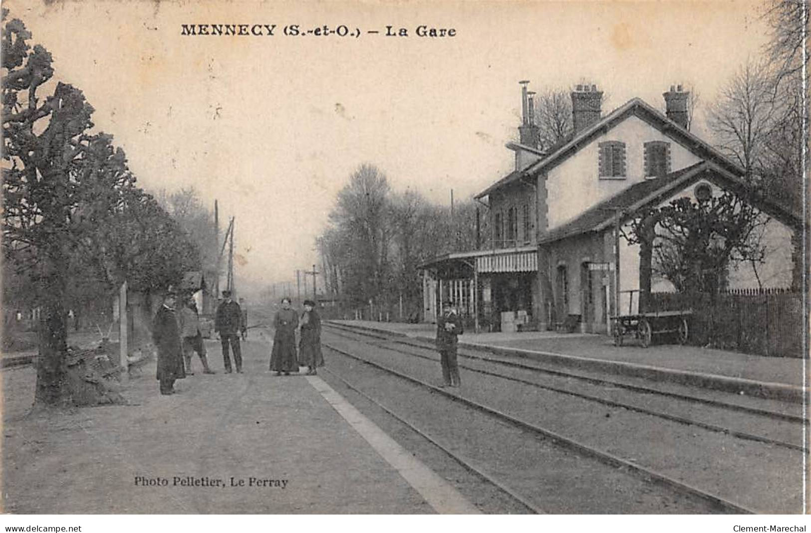 MENNECY - La Gare - état - Mennecy