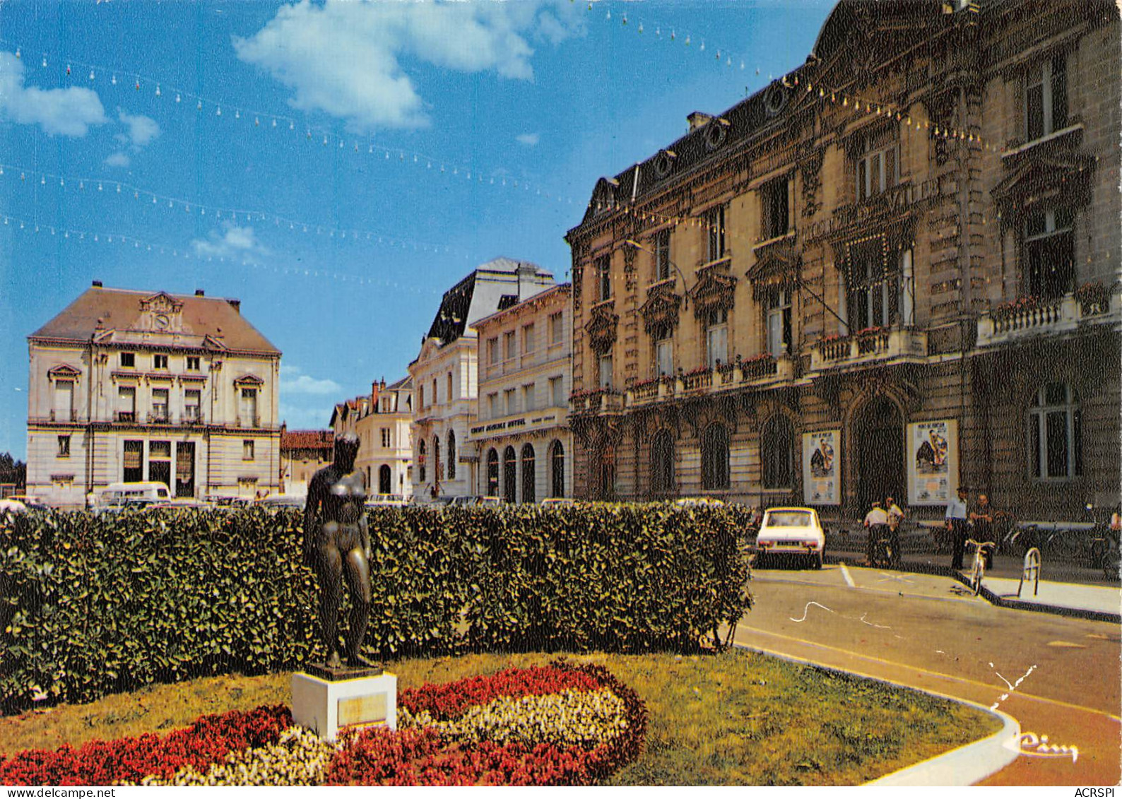 MONT DE MARSAN  La Place De L'hôtel De Ville     33 (scan Recto Verso)MH2954 - Mont De Marsan