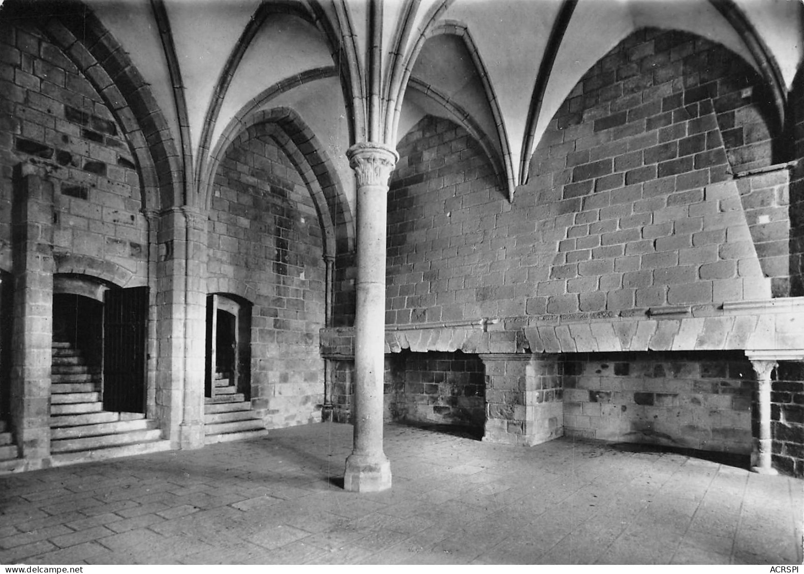 LE MONT SAINT MICHEL  Cheminées De La Salle Des Hôtes XIIIe S     49 (scan Recto Verso)MH2968 - Le Mont Saint Michel