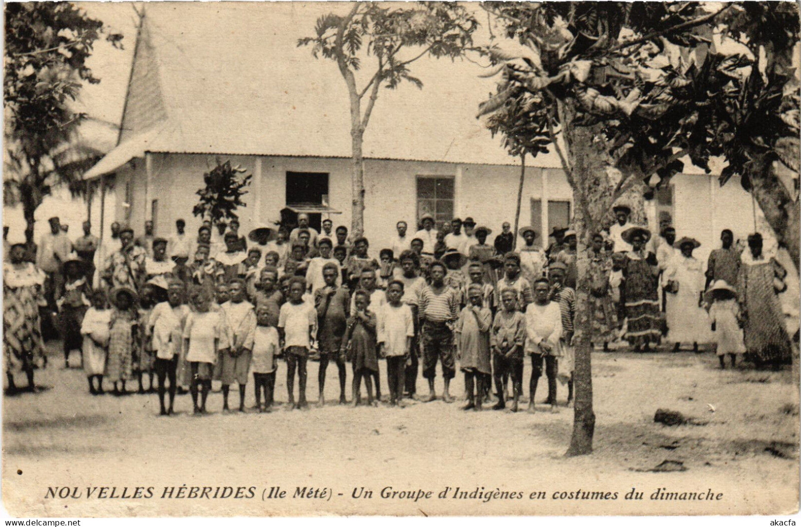 PC NEW HEBRIDES, UN GROUPE D'INDIGÉNES, Vintage Postcard (b53513) - Vanuatu