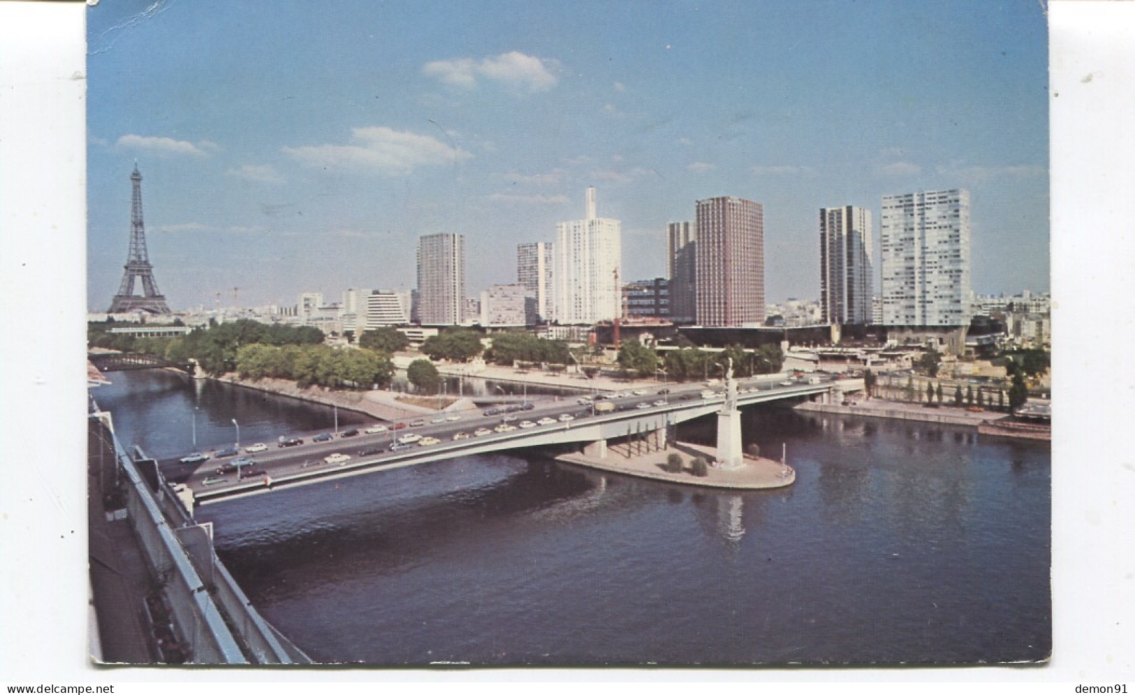 CPSM GF - Paris - " Le Front De Seine " - Hôtel Nikko De Paris. 1 PLI - Cafés, Hotels, Restaurants