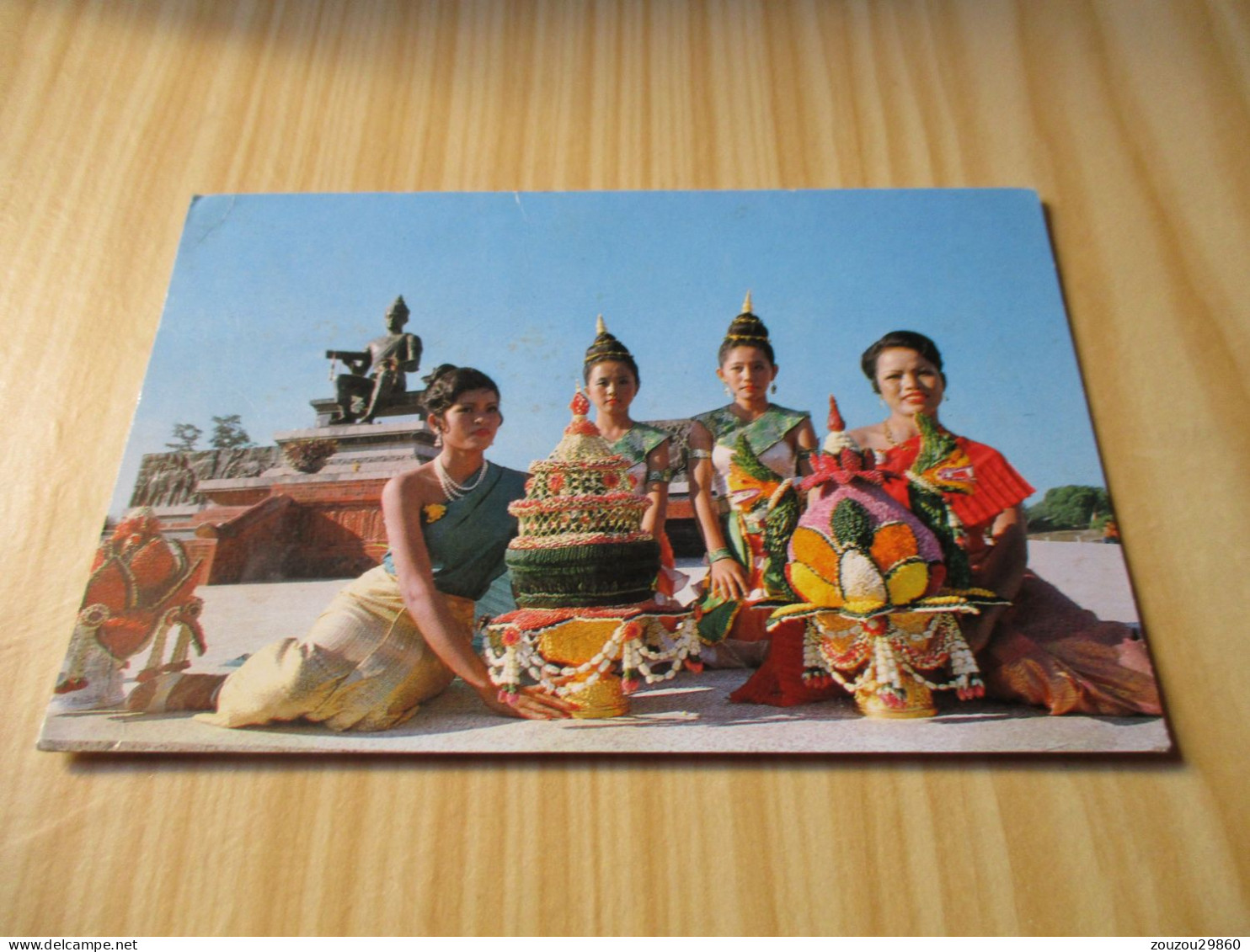 CPSM Thaïlande - Beautiful Girls Dressed Of Sukho-Thai In Front Of The Monument Of Kun-Ram At Kamheng At Sukho Thai. - Thaïland