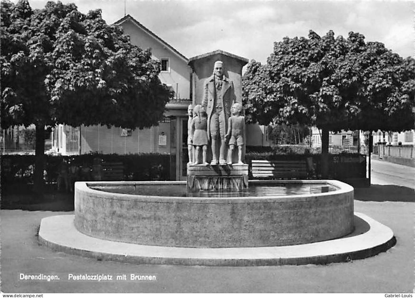 Dérendingen Pestalozziplatz Mit Brunnen ( 10x 15) - Other & Unclassified