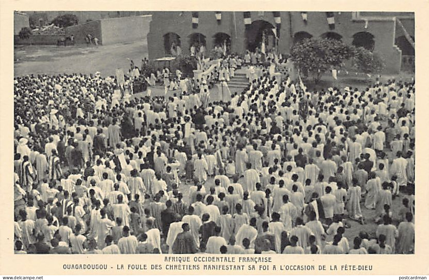 Burkina-Faso - OUAGADOUGOU - La Foule Des Chrétiens Manifestant Sa Foi à L'occasion De La Fête-Dieu - Ed. Soeurs Mission - Burkina Faso