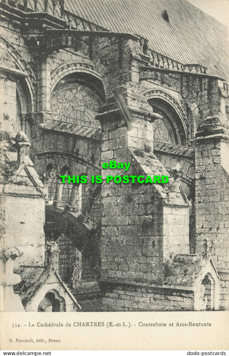 R610956 La Cathedrale De Chartres. Contreforts Et Arcs Boutants. G. Foucault - Monde