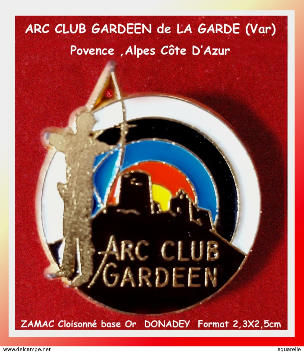 SUPER PIN'S "TIR à L'ARC, Club De GARDEER En émail Cloisonné Base Or, SignéG.DONADEY, Format 2,2X2,5cm - Boogschieten