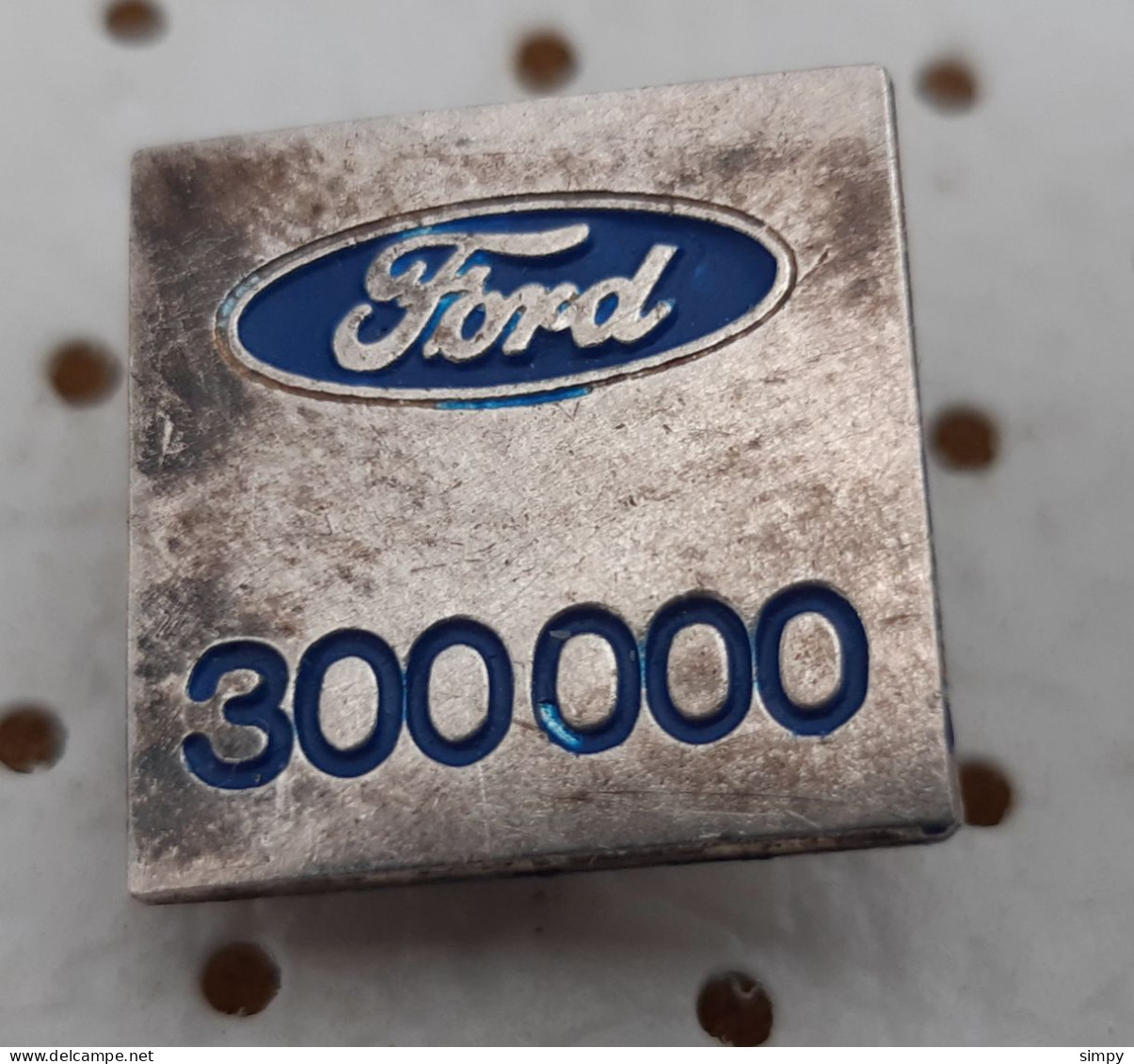 FORD 300.000 Km Service Car Logo Vintage Pin - Ford