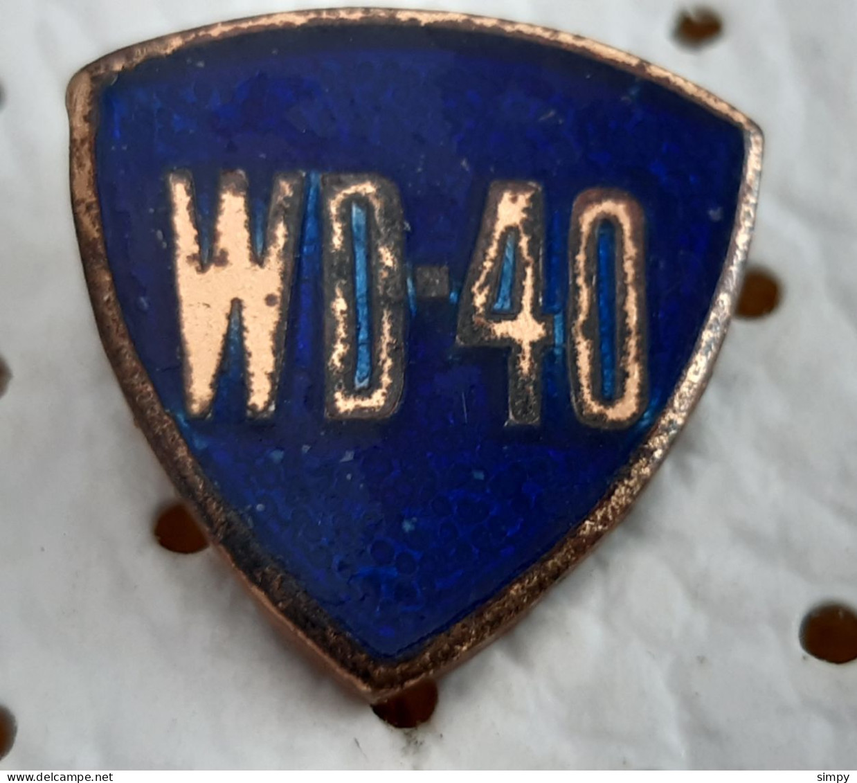 WD 40 Oil And Water-displacing Spray Slovenia Vintage Enamel Pin - Other & Unclassified