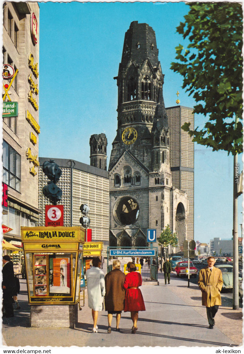 Charlottenburg Berlin Kurfürstendamm, Schaukästen Und Geächtniskirche 1966 - Charlottenburg