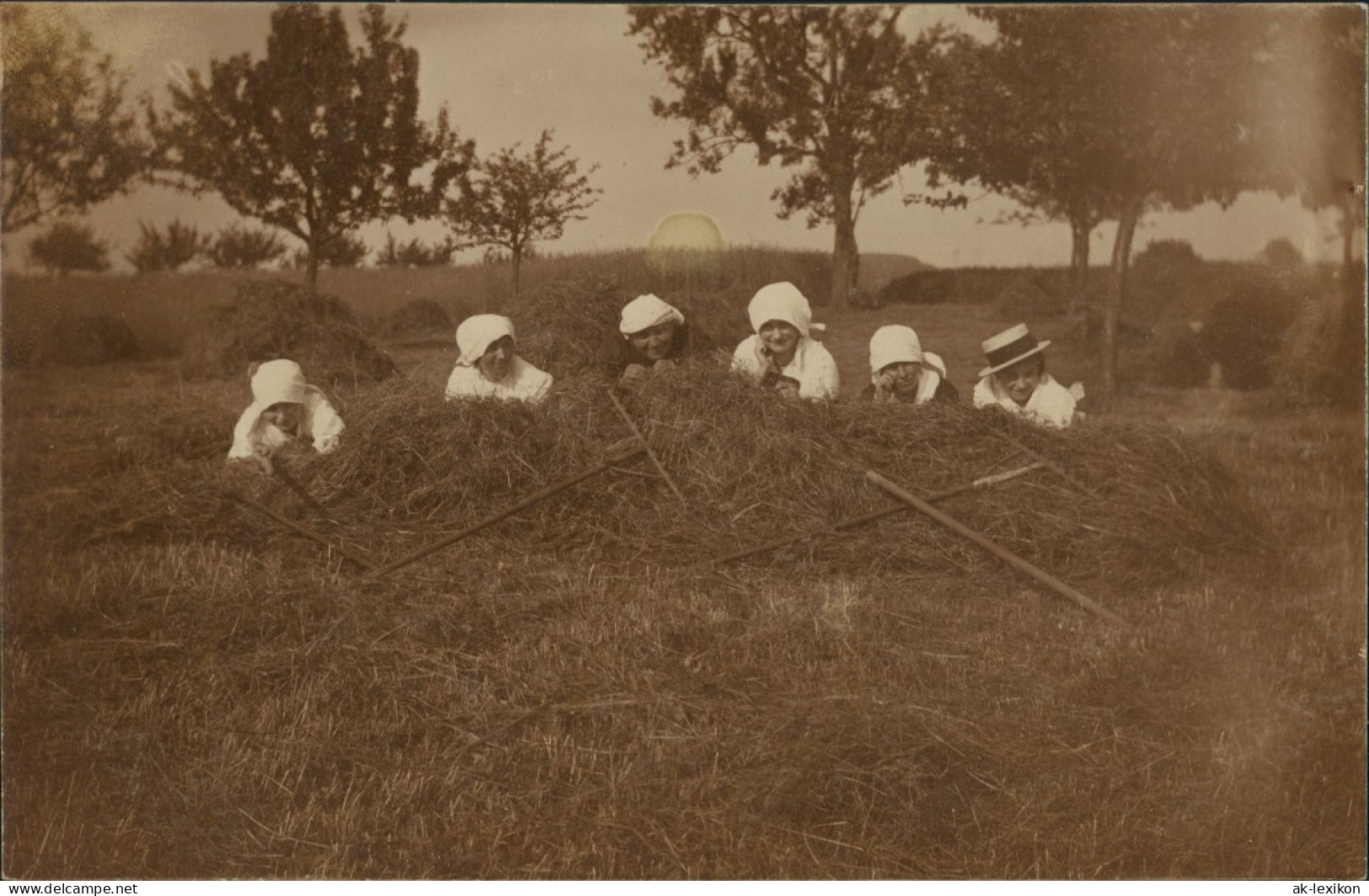 Fotokunst Fotomontage Rast Pause Arbeiter I.d. Landwirtschaft 1920 Privatfoto - Bauern