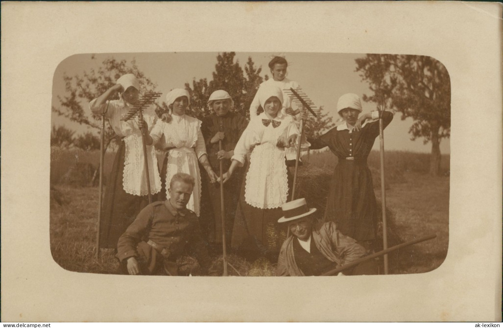 Berufe Arbeit Bauern Landwirtschaft Personen Echtfoto-AK 1920 Privatfoto - Paysans