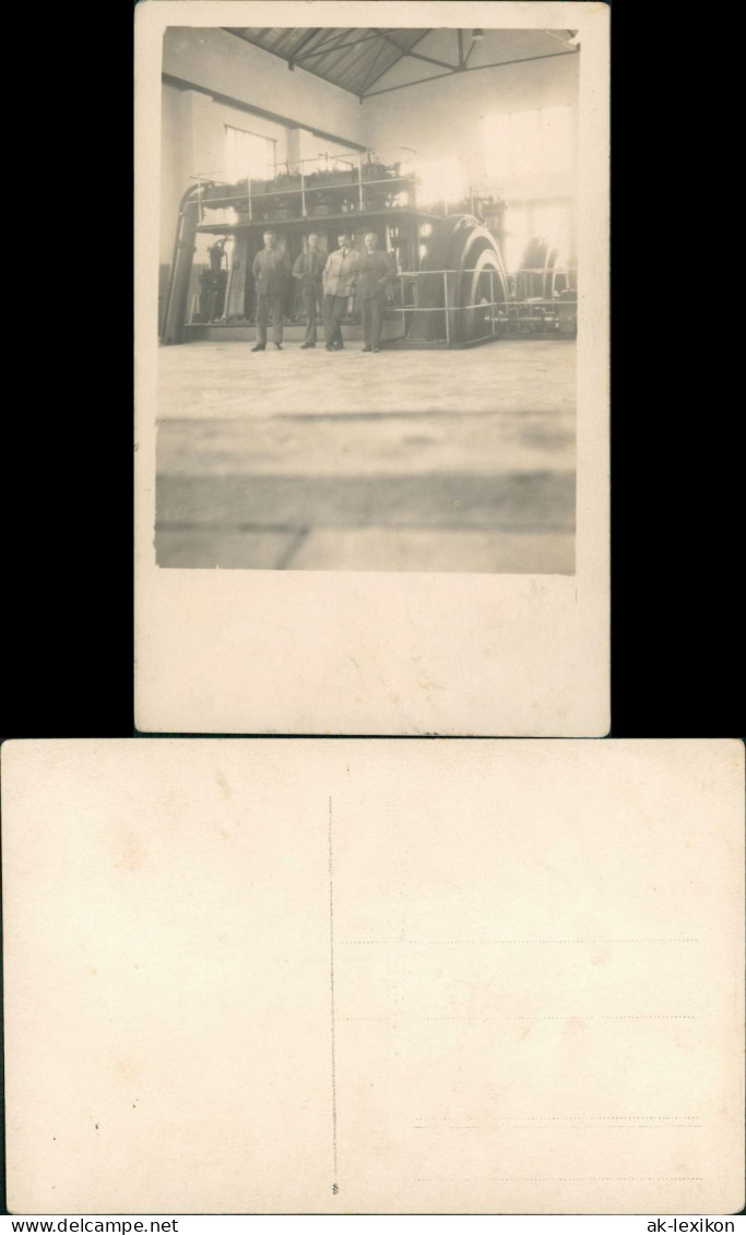 Fabrik Männer Vor Maschine, Technik Privatfoto Echtfoto-AK 1920 Privatfoto - Zonder Classificatie