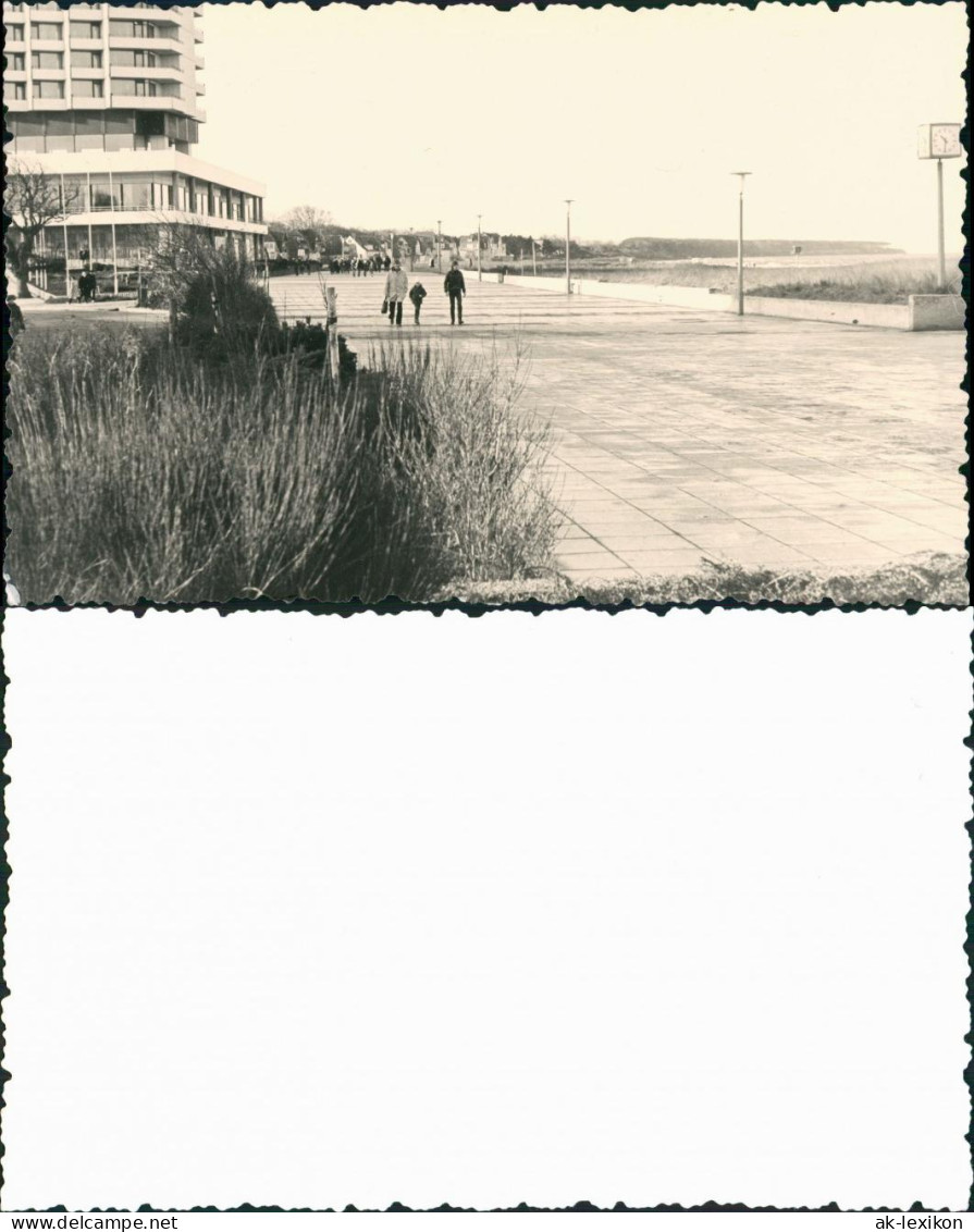 Foto Warnemünde-Rostock Hotel Neptun - Promenade 1975 Privatfoto - Rostock