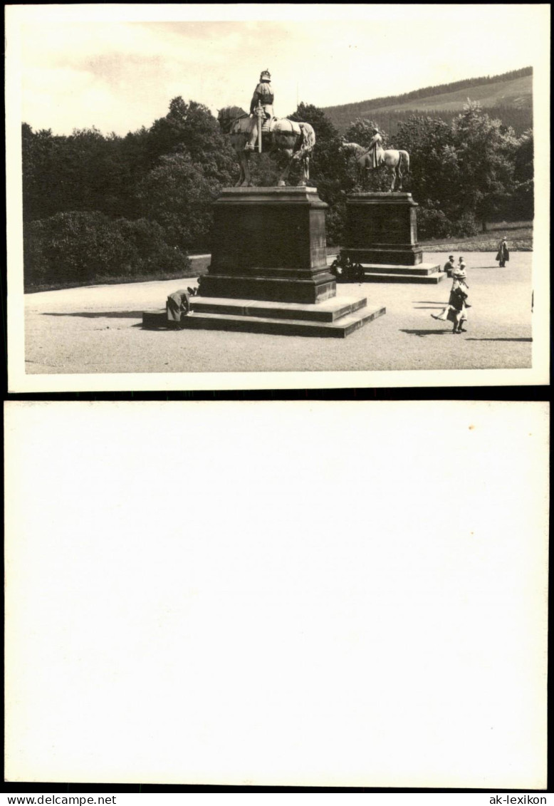 Foto Goslar Menschen Vor Statuen An Der Kaiserpfalz 1954 Privatfoto - Goslar