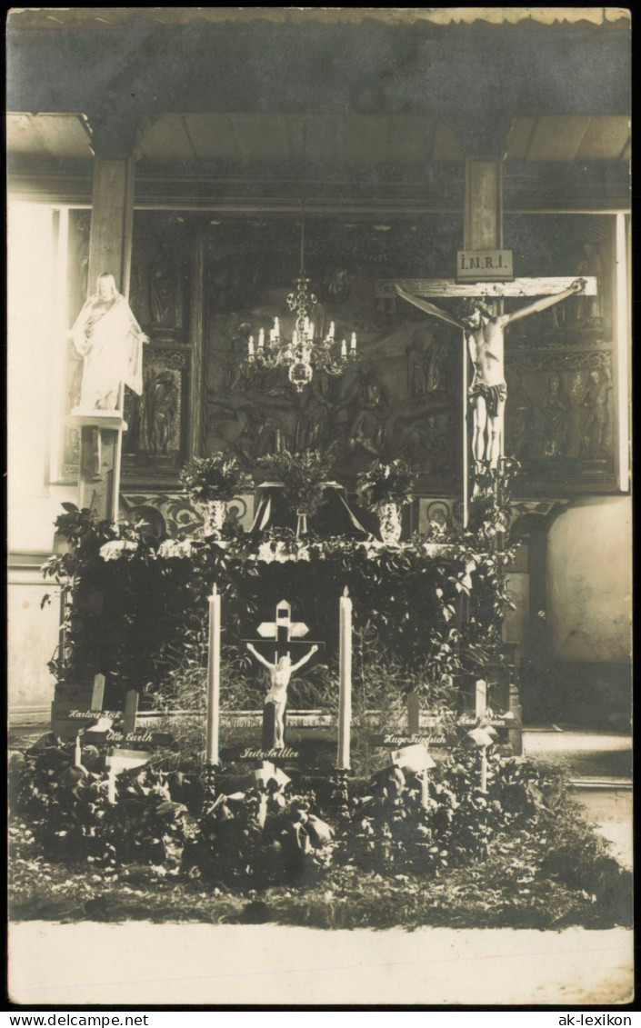Ansichtskarte  Kirche - Geschmückter Altar, 5 Totenkreuze 1925 - Zu Identifizieren