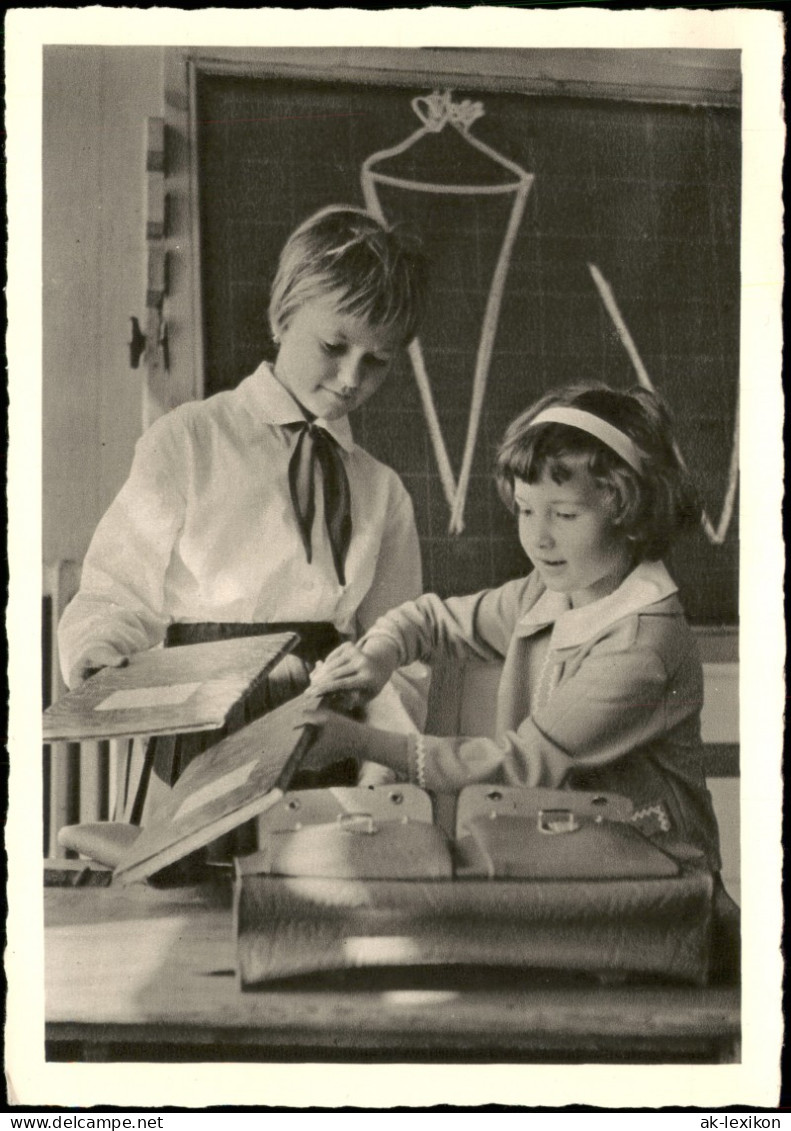 Ansichtskarte  Glückwunsch Schulanfang Einschulung Kinder Packen Ranzen 1967 - Children's School Start
