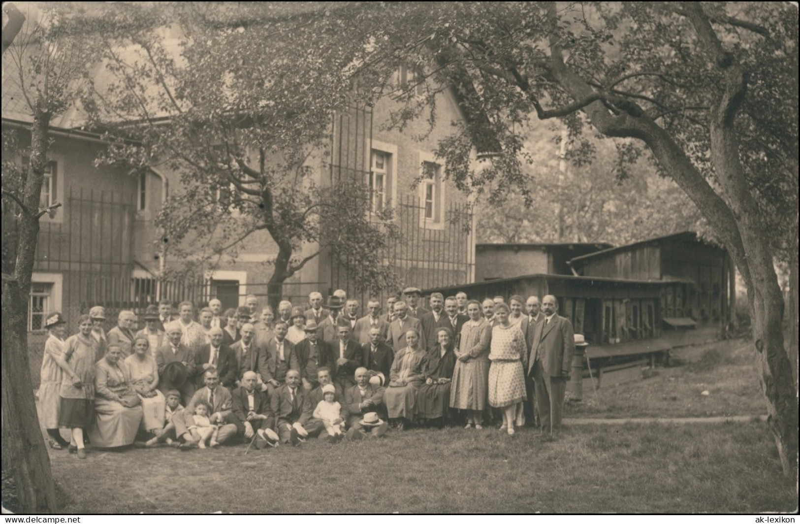 Gruppenfoto Im Garten Vor Dem Haus, Festgesellschaft, Hut Stock 1930 Privatfoto - Non Classés