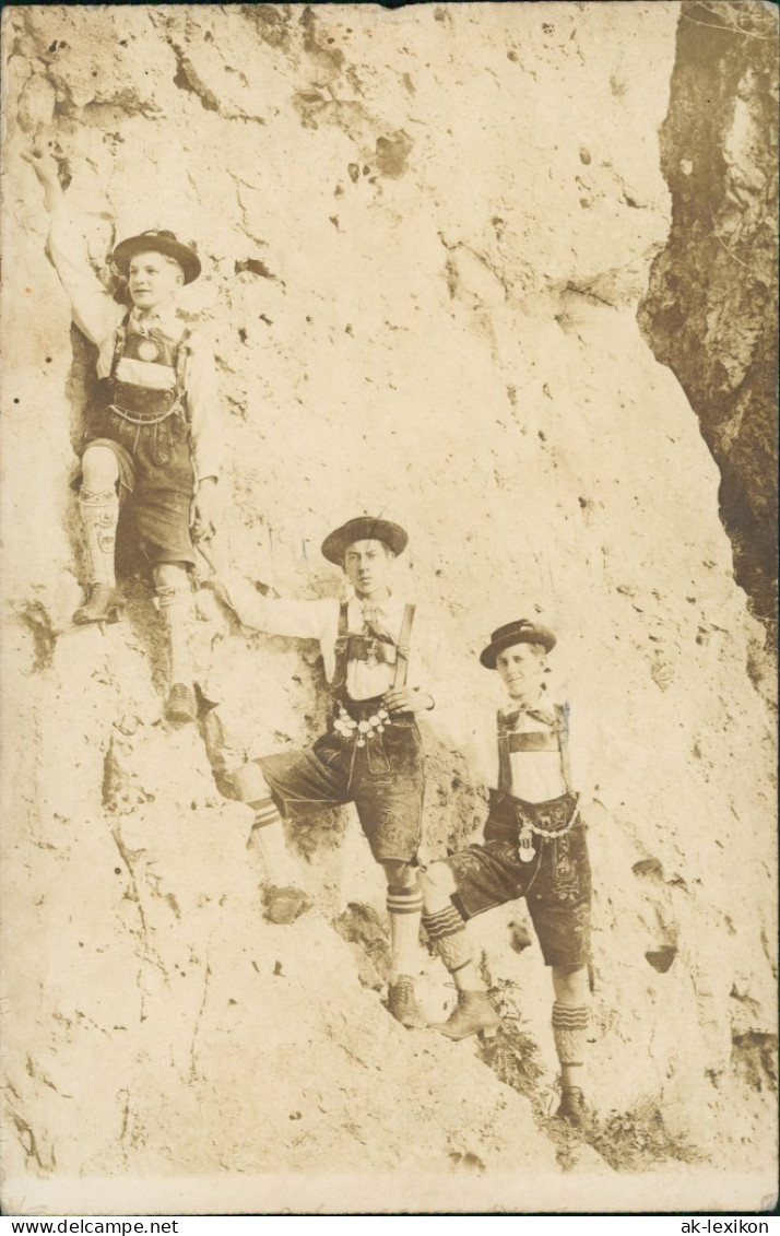 Echtfoto Männergruppe Als Bergsteiger In Felsenwand 1920 Privatfoto - Personnages