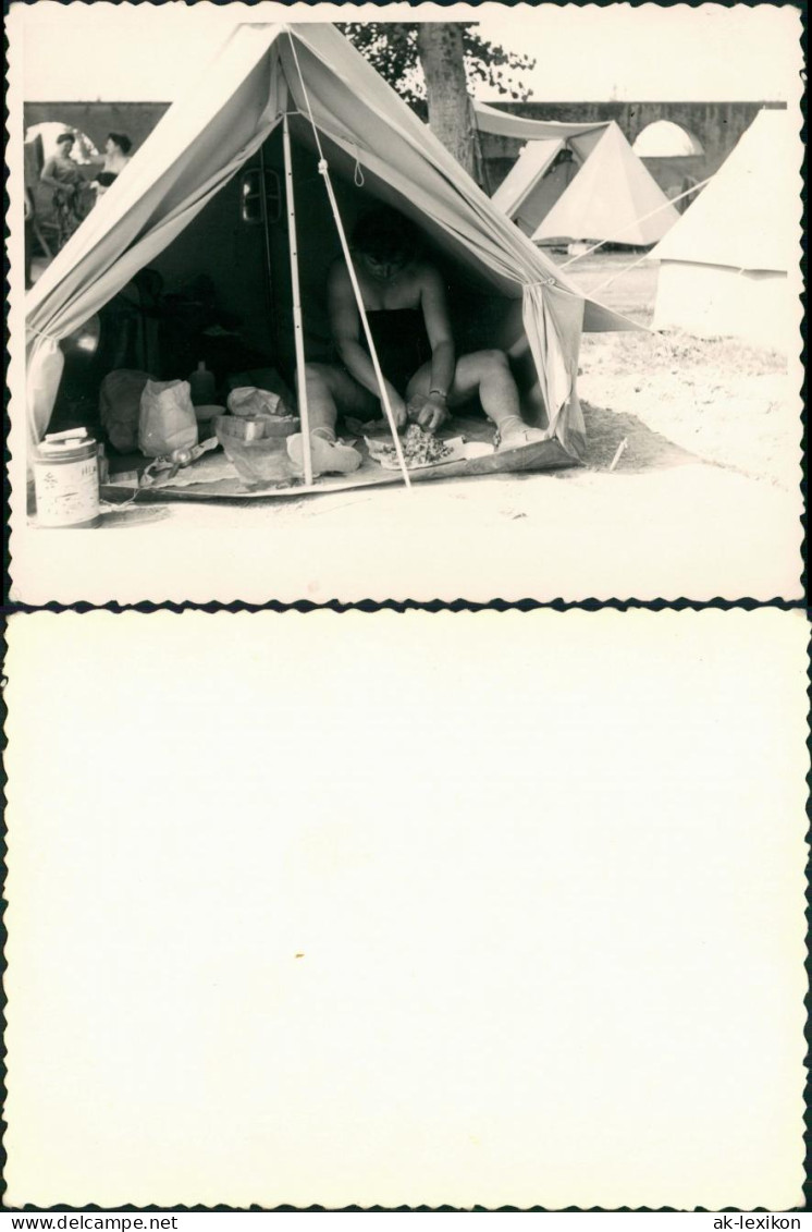 Zeltplätze/Camping, Frau Beim Essen Machen Im Zelt 1956 Privatfoto - Unclassified