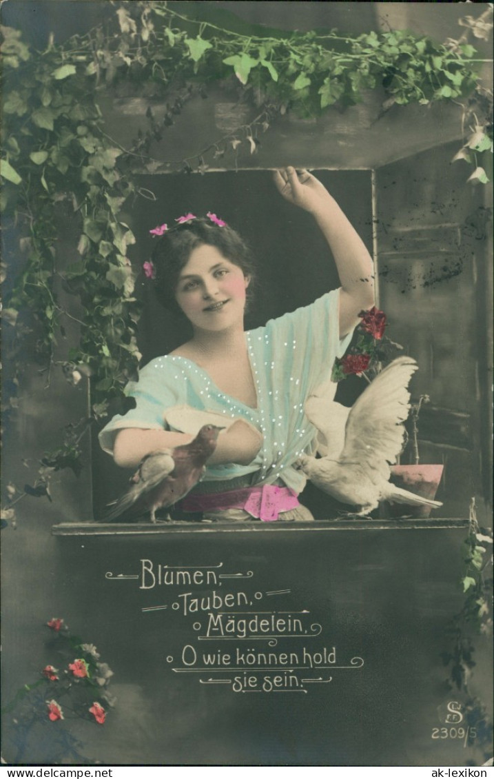 Ansichtskarte  Fotokunst Magd Mägdelein Mit Blumen & Tauben 1910 - Personnages
