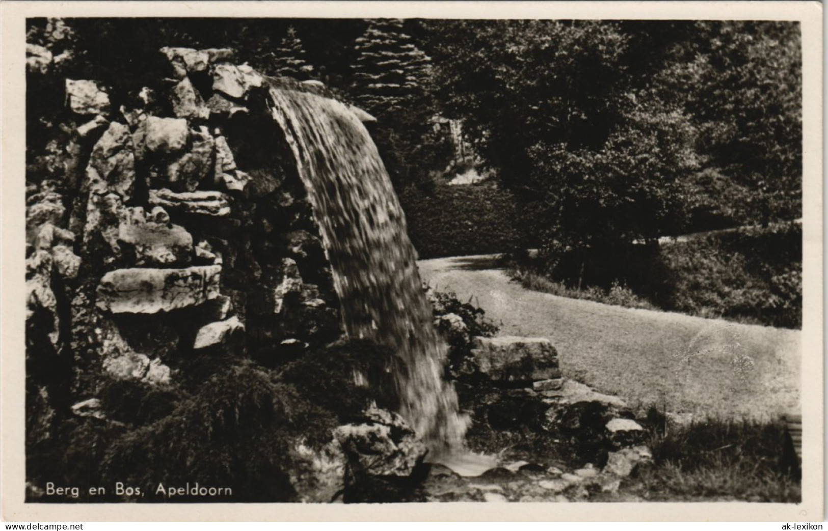 Postkaart Apeldoorn Berg En Bos, Wasserfall (Waterfall) 1951 - Otros & Sin Clasificación