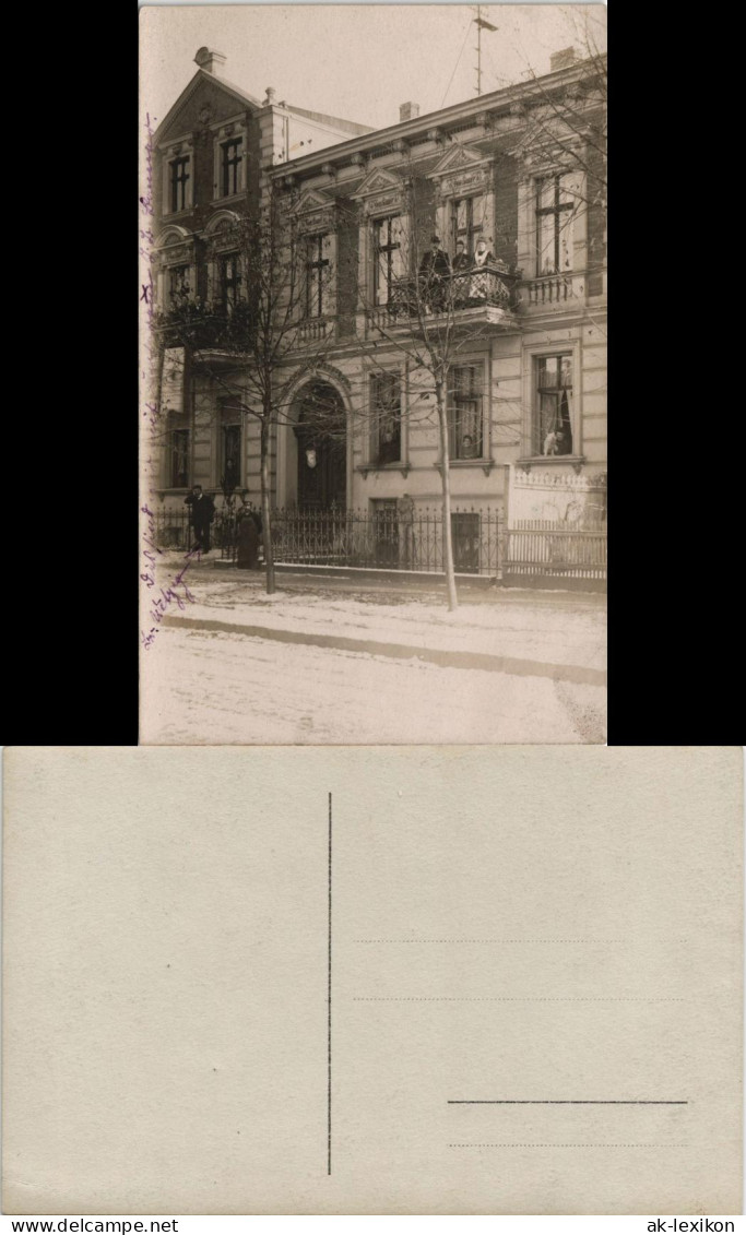 Hausfassade - Bürgerhaus - Menschen Stehen Auf Dem Balkon 1918 Privatfoto - Zu Identifizieren